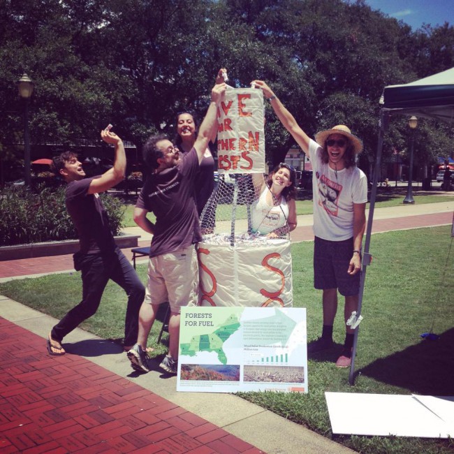 The team starts collecting petitions in Mobile, Alabama to send an “SOS message” in a giant bottle to European policymakers. 